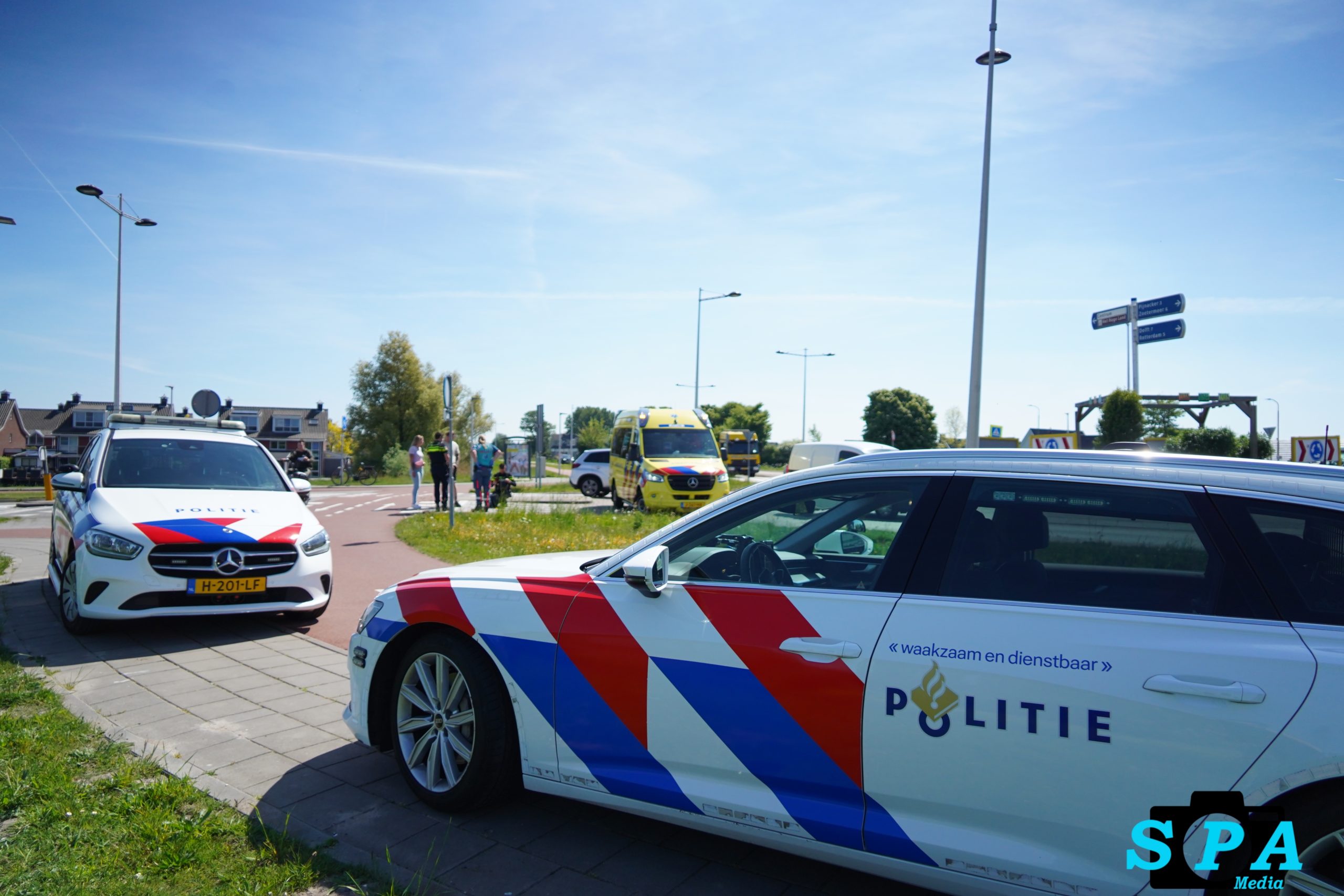 Fietsster gewond na aanrijding met bestelbusje; bestuurder rijdt door Oostmeerlaan Berkel en Rodenri