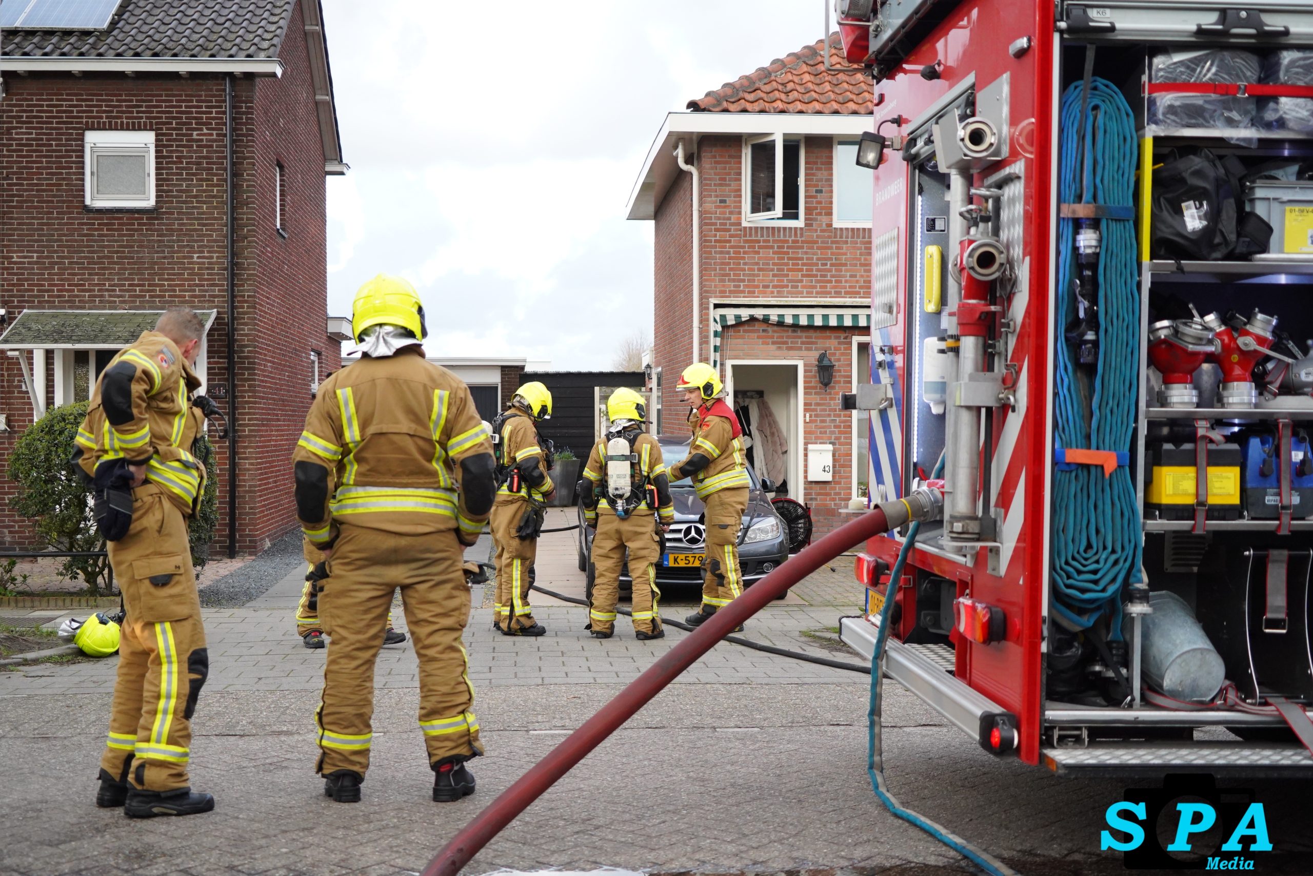 Eén gewonde naar ziekenhuis bij brand in woning aan de Hoeksekade Bergschenhoek