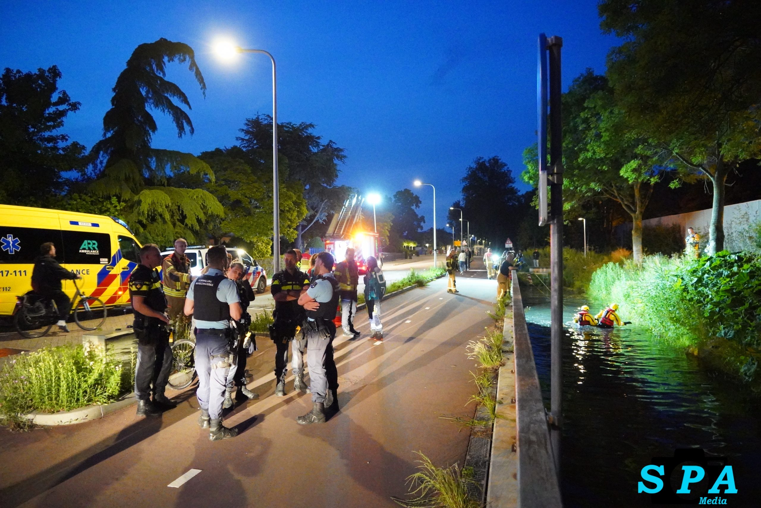 Zoekactie na aantreffen fiets langs het water Europasingel in Bergschenhoek